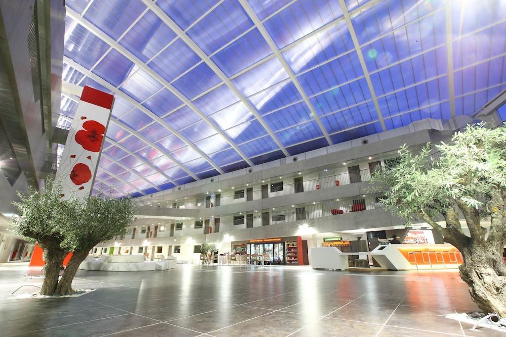 Cowool Cergy Aparthotel Kültér fotó