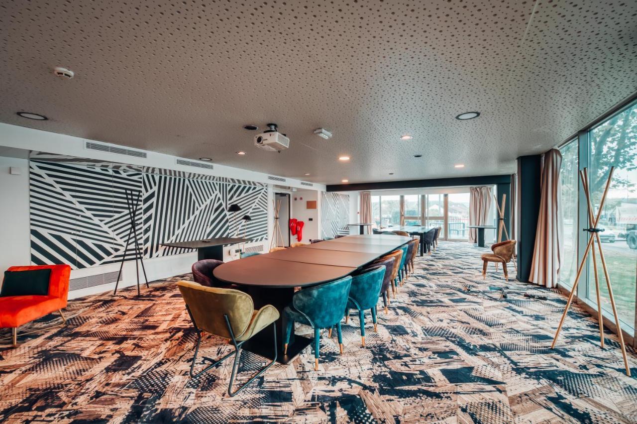 Cowool Cergy Aparthotel Kültér fotó